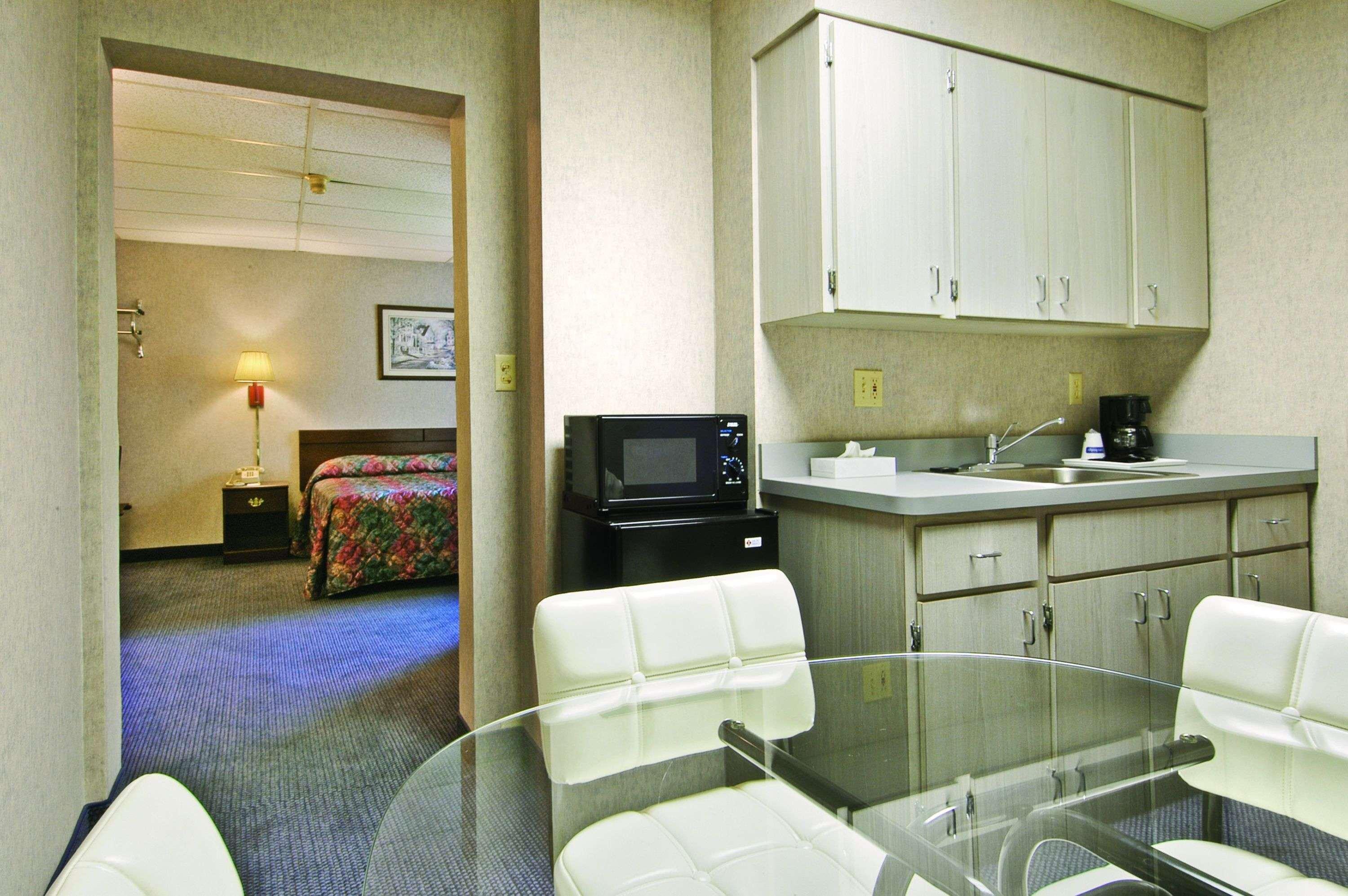 Travelodge By Wyndham Cleveland Lakewood Δωμάτιο φωτογραφία